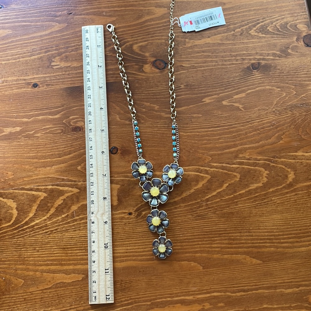 HP 🎉Betsey Johnson Floral Necklace - Picture 2 of 3